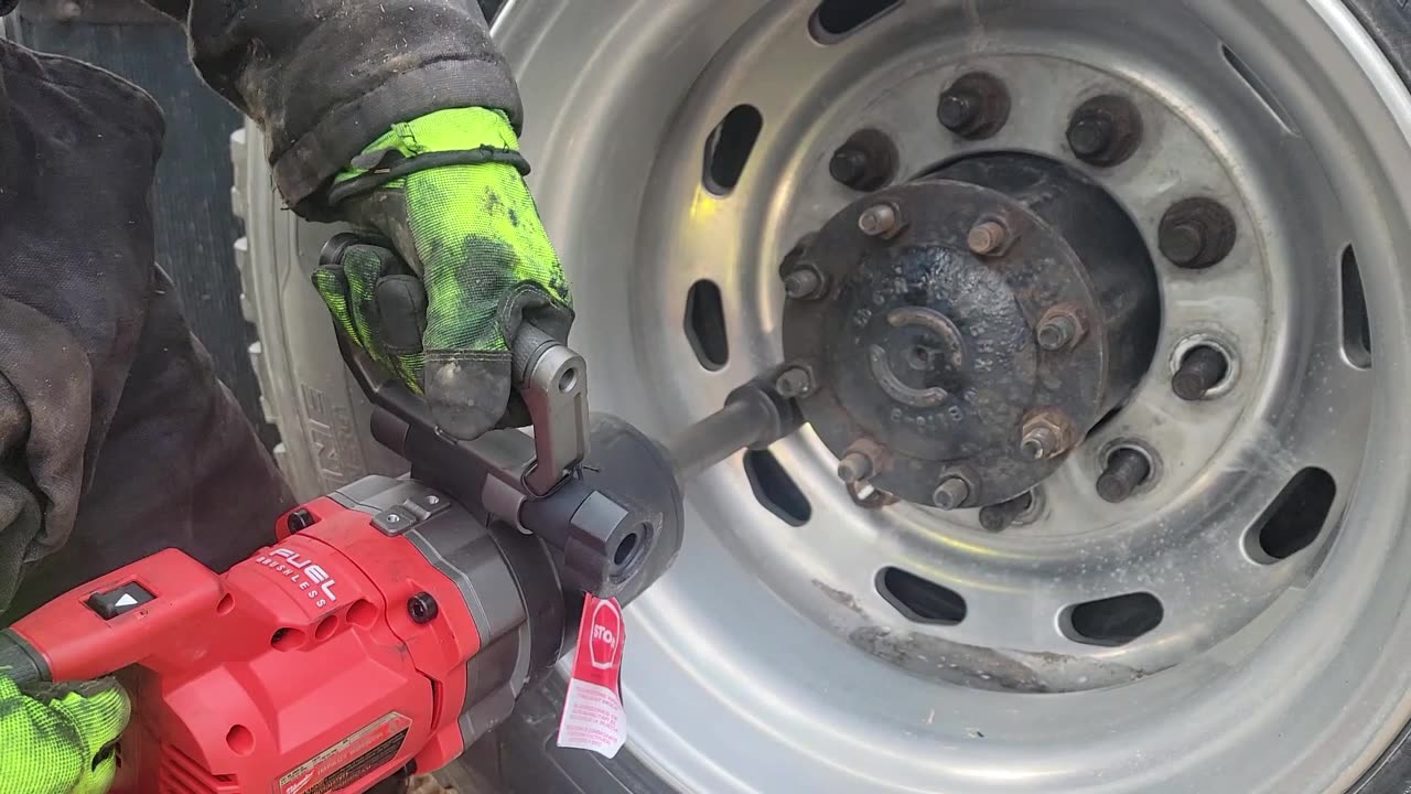 MILWAUKEE IMPACT WRENCH RIPS OFF FREIGHTLINER LUG NUTS!