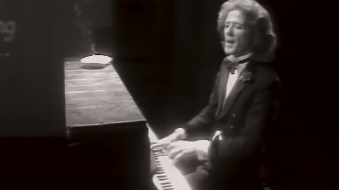 Gilbert O'Sullivan - What's in a Kiss