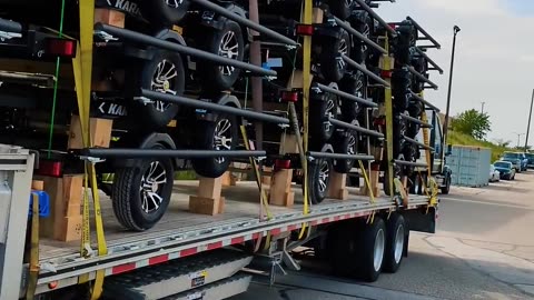 first load back #ourtruckinglife #truckesvlogs #reallifetruckers #longhaultrucker #funny #buslife