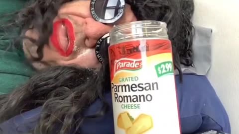 Hussy makes fun of Foodie