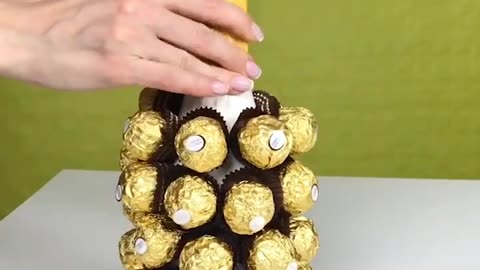 How to turn your bottle of champagne into a chocolate-covered pineapple 💯