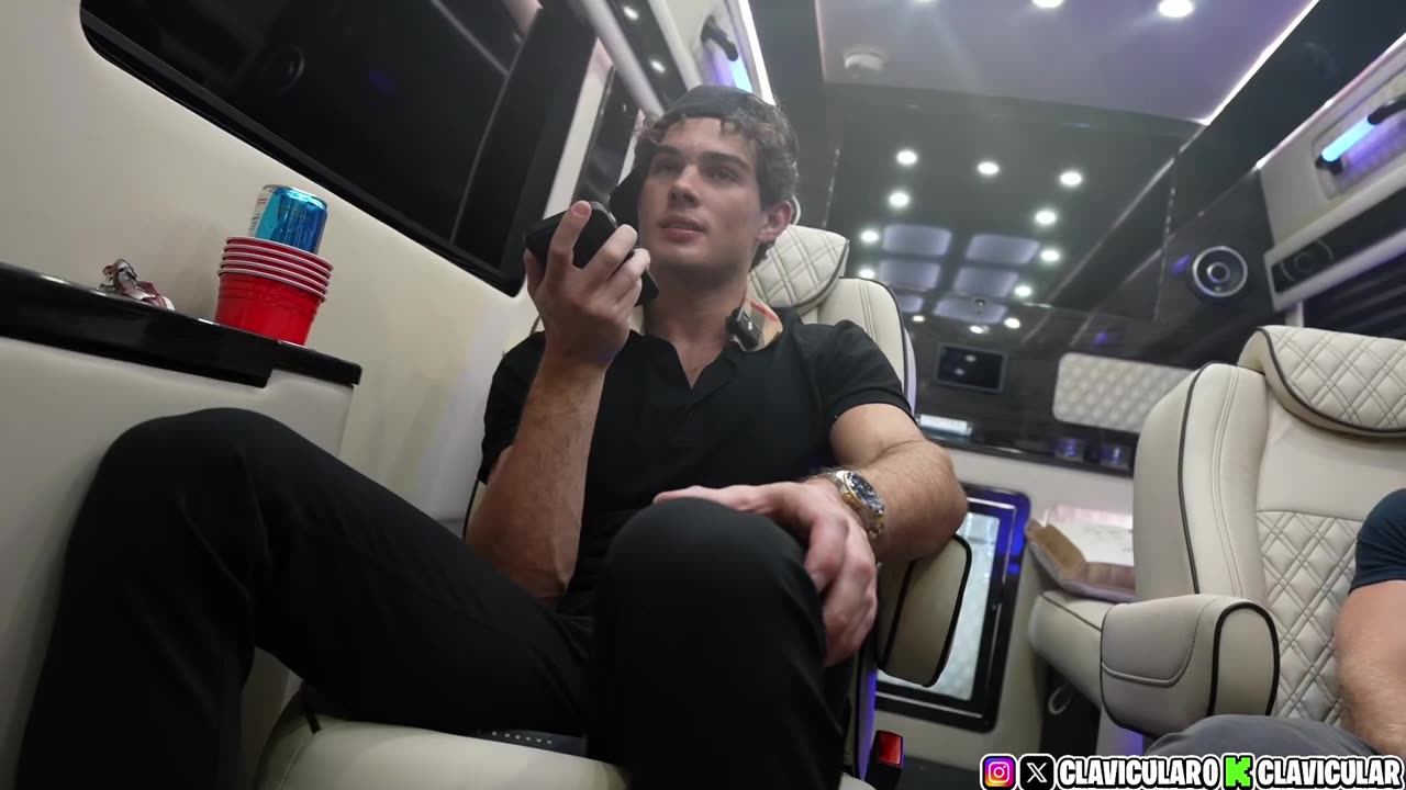 Clavicular kicks out his Girlfriend