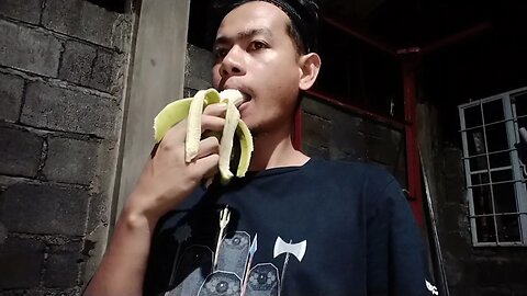 Eating Banana - RUS70