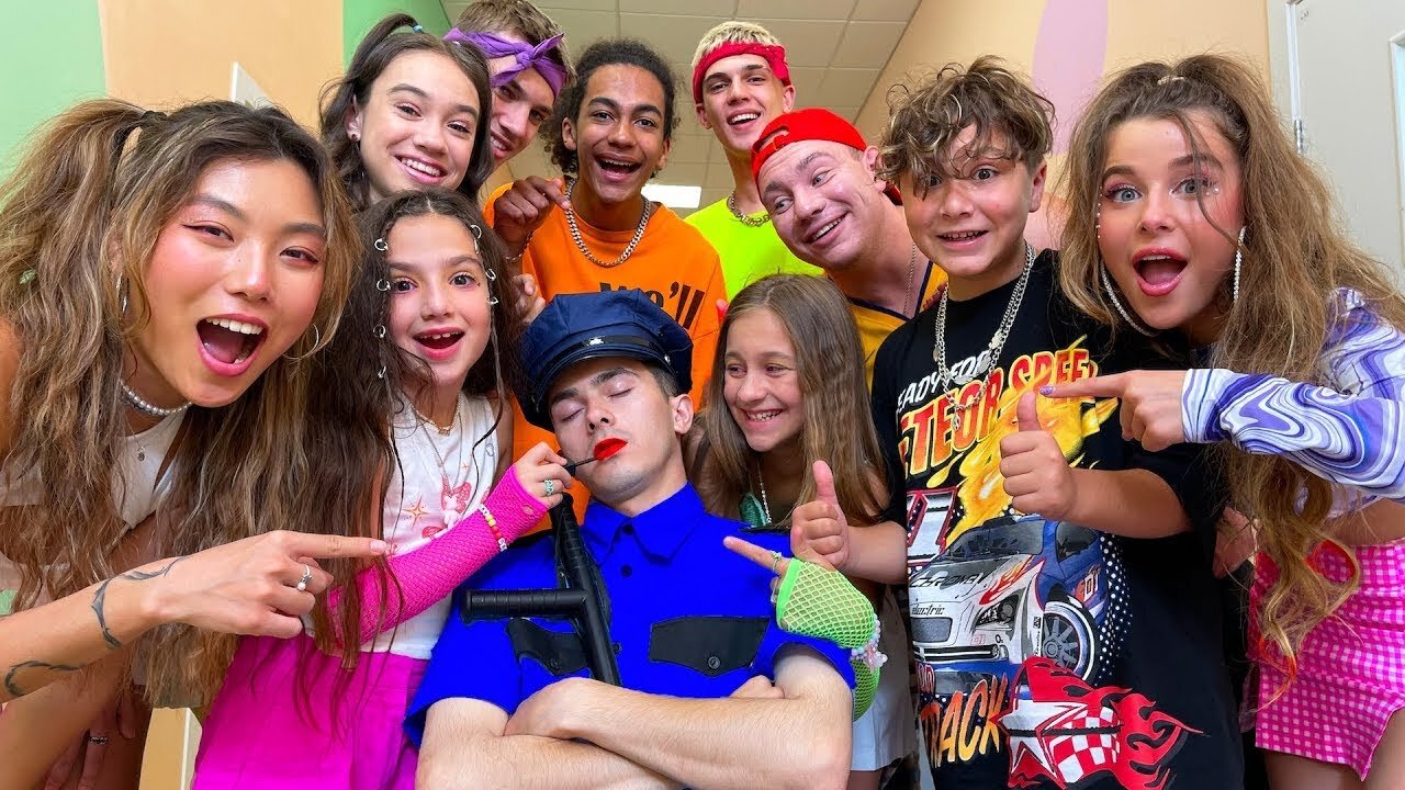 PRANK OVER THE GUARD 🤣 Teenagers had fun at KiKiDO school | Campus English