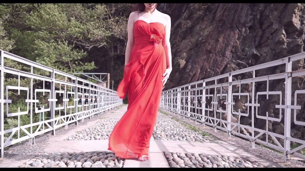 Video book - The woman in red :) 4k