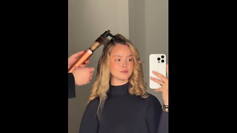 New season, new @dyson_de color. A Amber Silk is making this holiday season shine even brighter