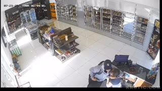 Employed girls are no match for two thieves - Argentina