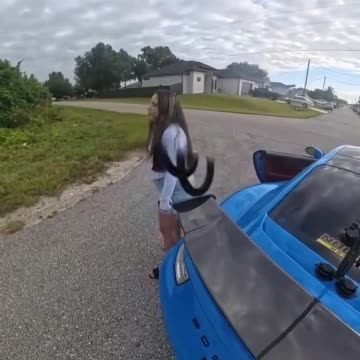 Trashy Woman Road Rage in FL, Pulls Pistol on civilians