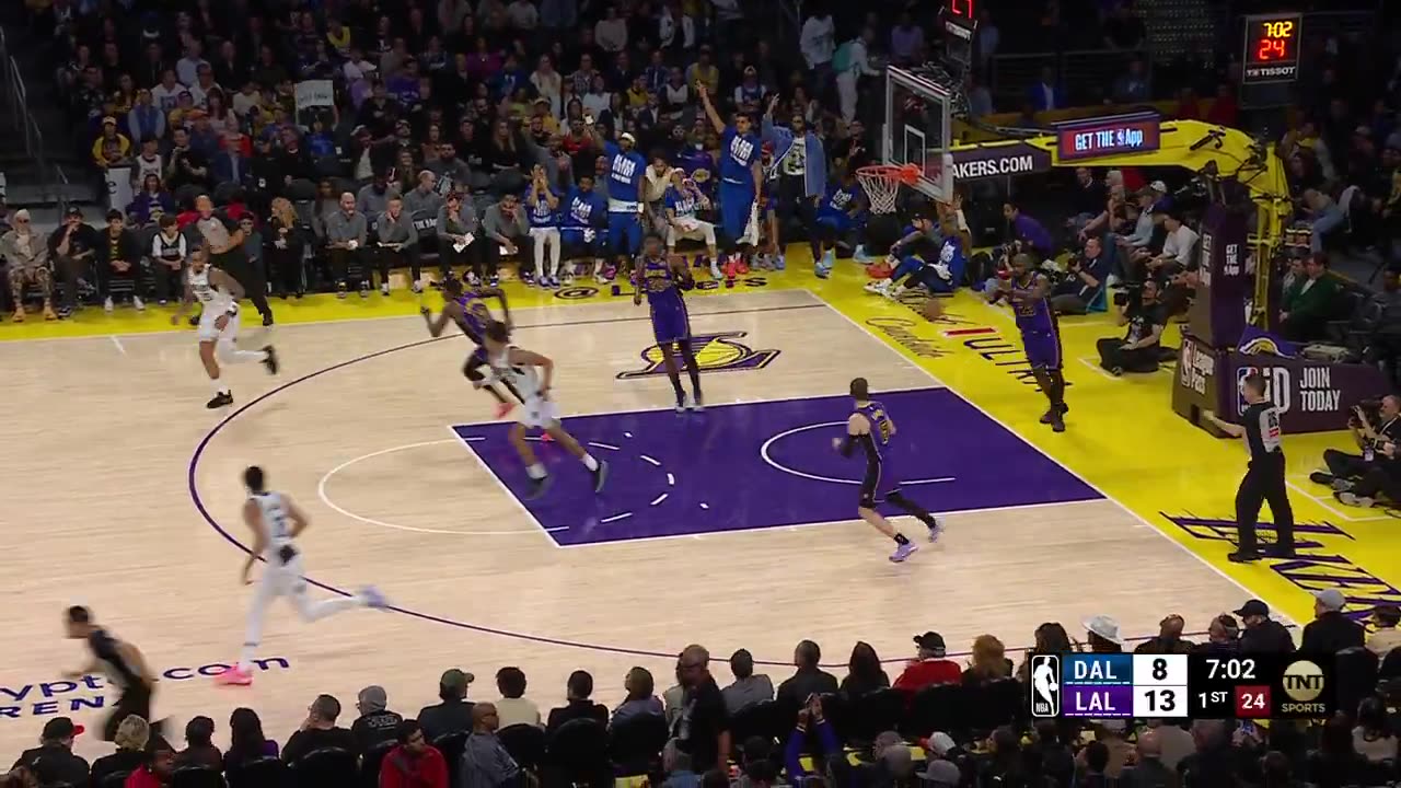 NBA - KYRIE CAME READY 🍿 Nasty stepback 3. Immediately steals it and pulls up again.