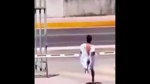 ORGAN HARVISTING FAIL - MAN LEGS IT FROM HOSPITAL BEFORE THEY BUTCHER HIM UP