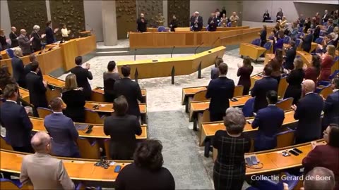 begint zo langzamerhand op een doodenge cult, een duistere sekte te lijken