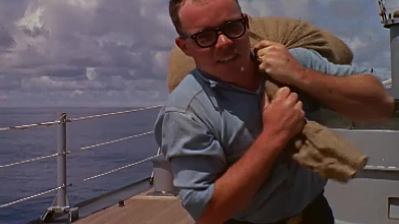 TASK FORCE FORMS U... - TASK FORCE FORMS UP NAPLES HARBOR FOR INVASION SOUTHERN FRAN - 428-npc-34167