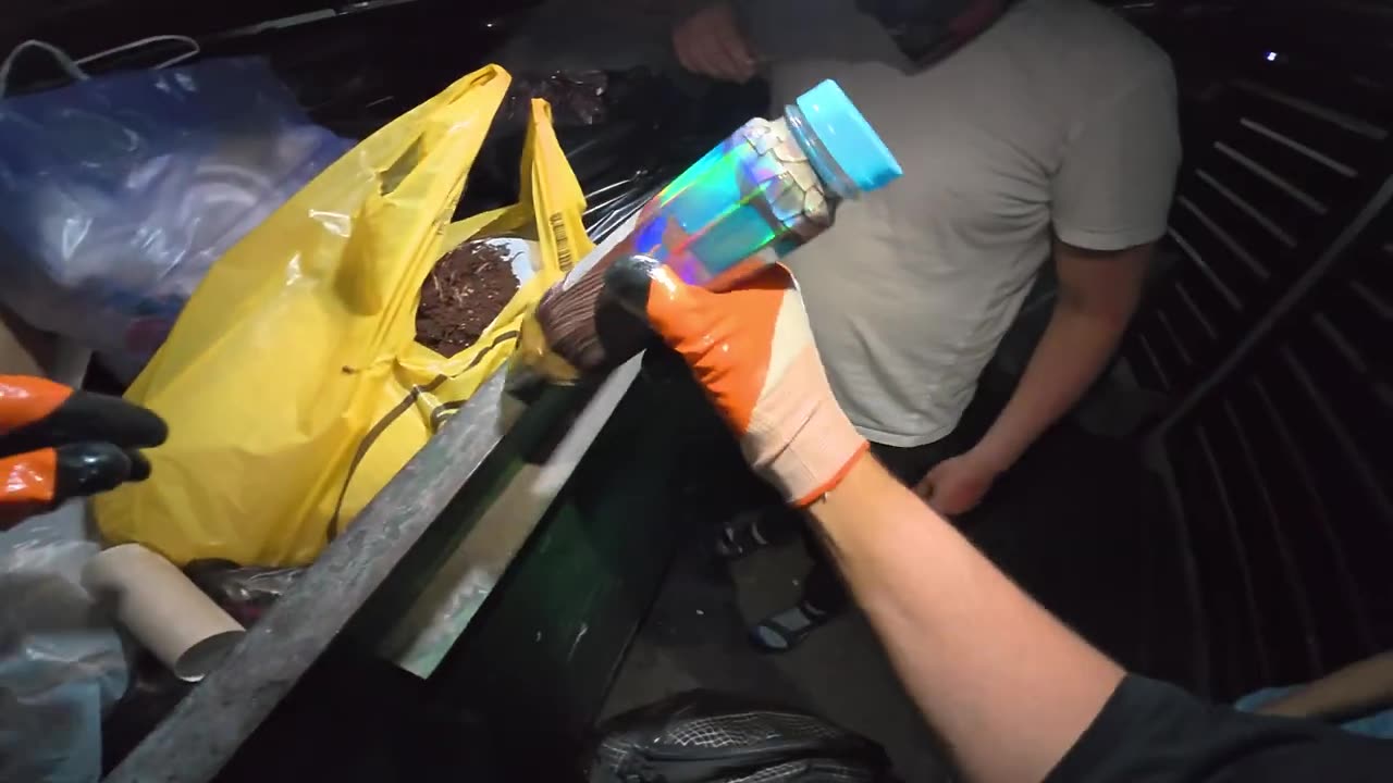 Как я зарабатываю лазая по мусоркам Dumpster Diving RUSSIA