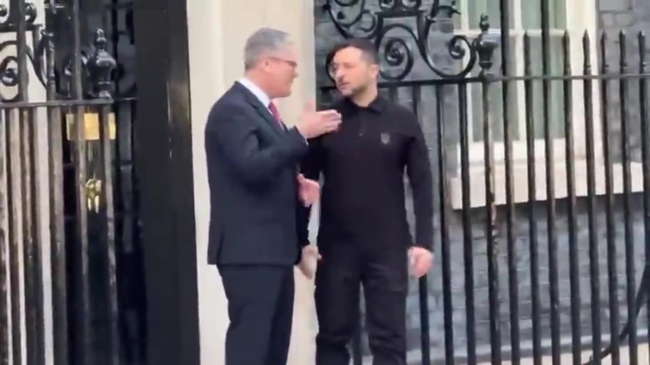 Zelensky è arrivato al numero 10 di Downing Street a Londra