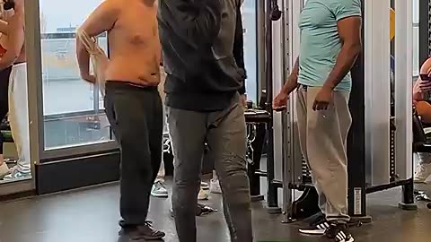 Breaking: When Bro got your back at the gym🤯#comedy #funny #fail #mrsus #patrox