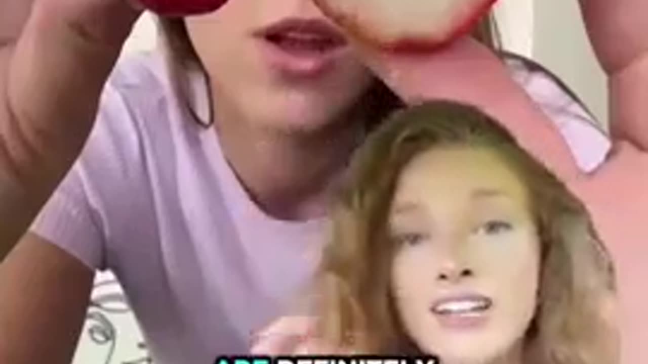 BRITISH WOMAN NOTICED SOMETHING ODD 🍓 ABOUT AMERICAN STRAWBERRIES