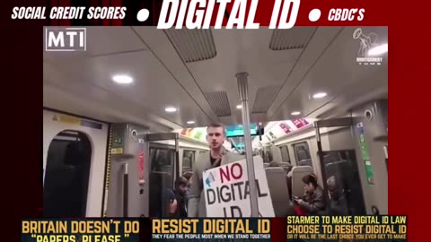 📢Man Spreads Awareness About Digital ID on a Train in UK🇬🇧 👏👏👏