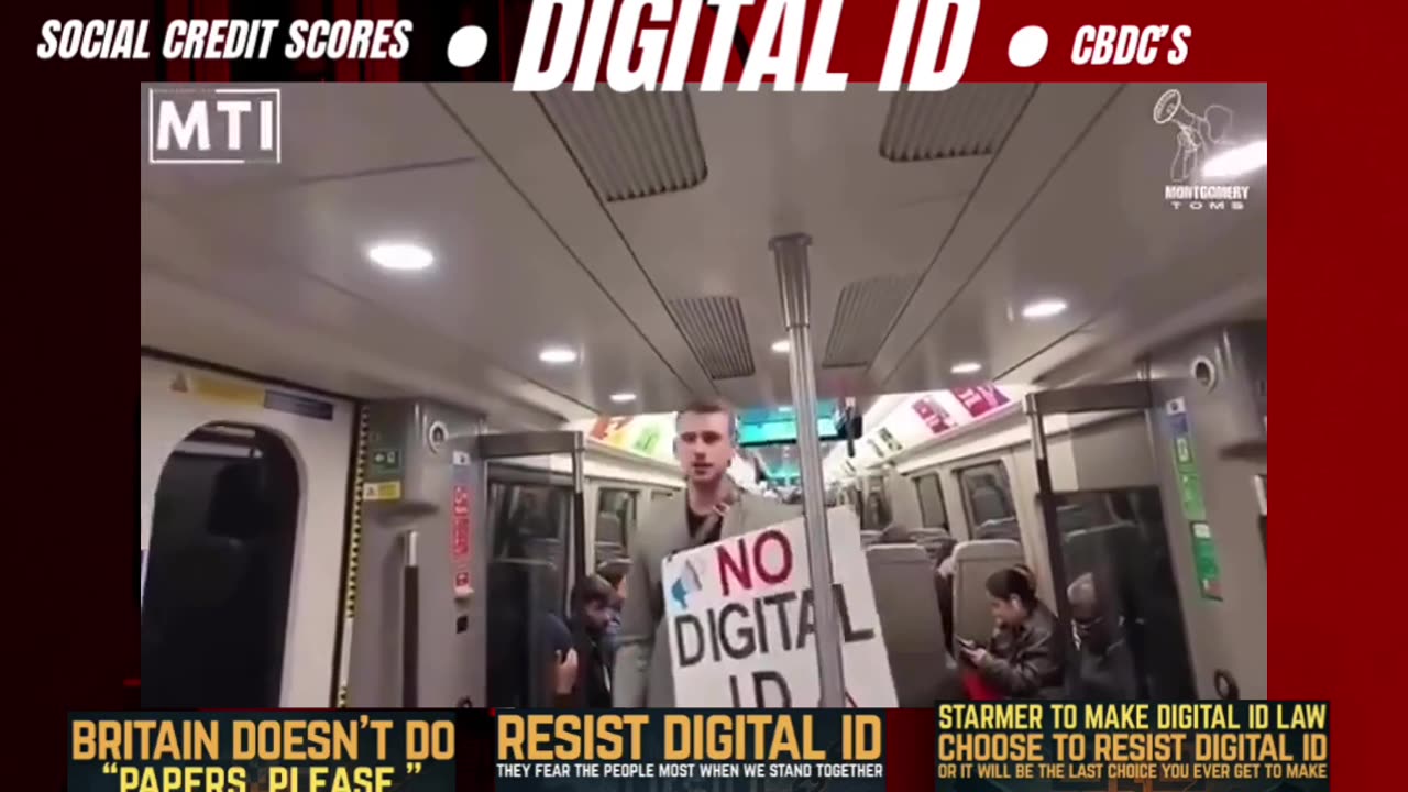 📢Man Spreads Awareness About Digital ID on a Train in UK🇬🇧 👏👏👏