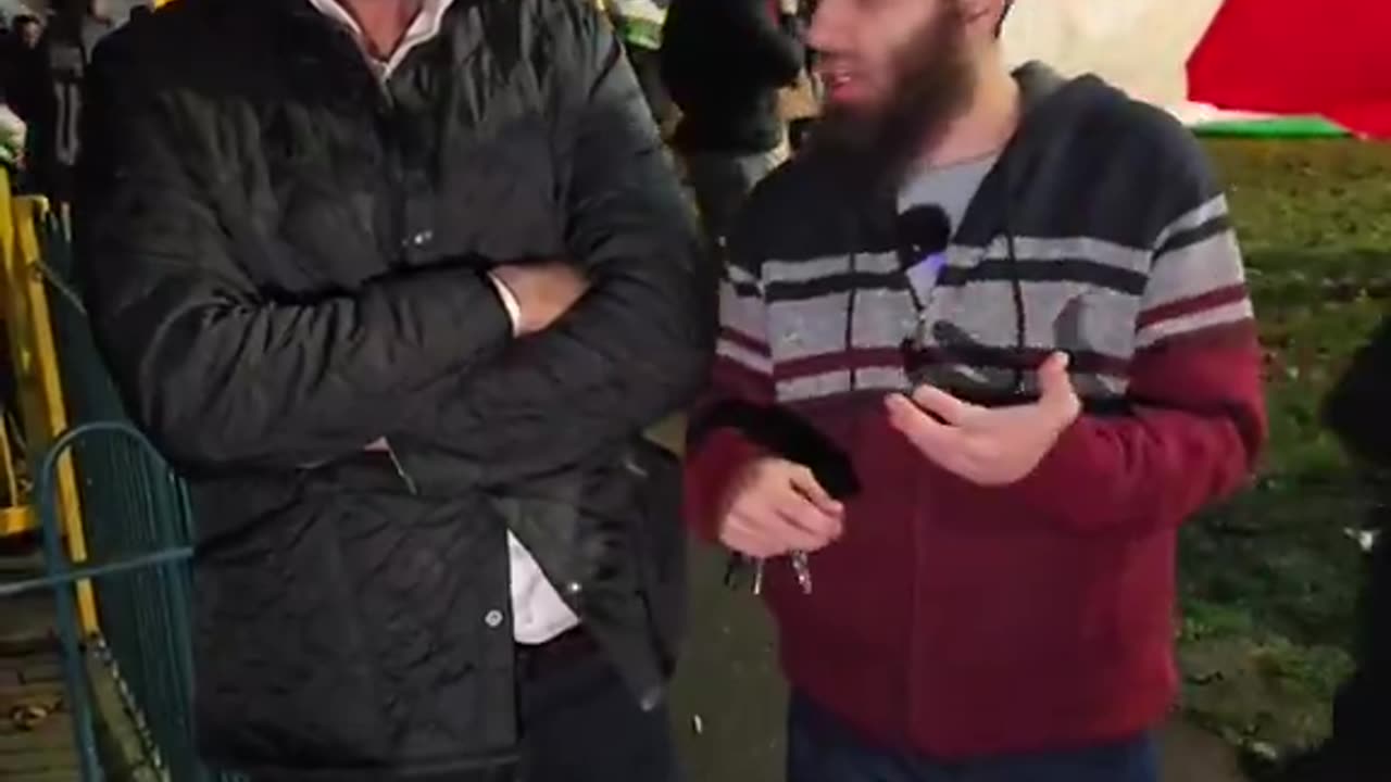 Another “man” suggesting violence, he’s not even hiding it but @metpoliceuk won’t find this ...