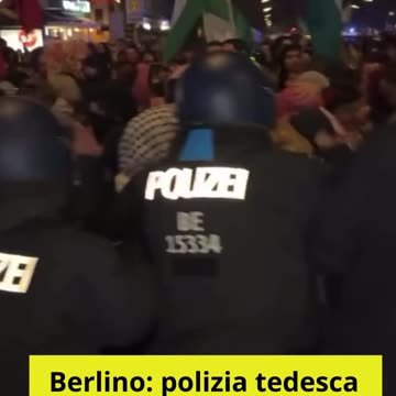 Sabato 8 marzo, Berlino, Germania: la polizia tedesca carica con violenza donne