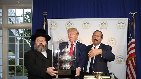 Coronación de Donald Trump con la Corona de Jerusalén