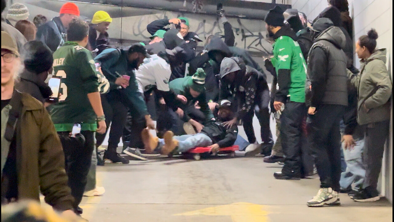 Philly Fans TAKE OVER Parking Garage After Eagles’ Super Bowl Victory