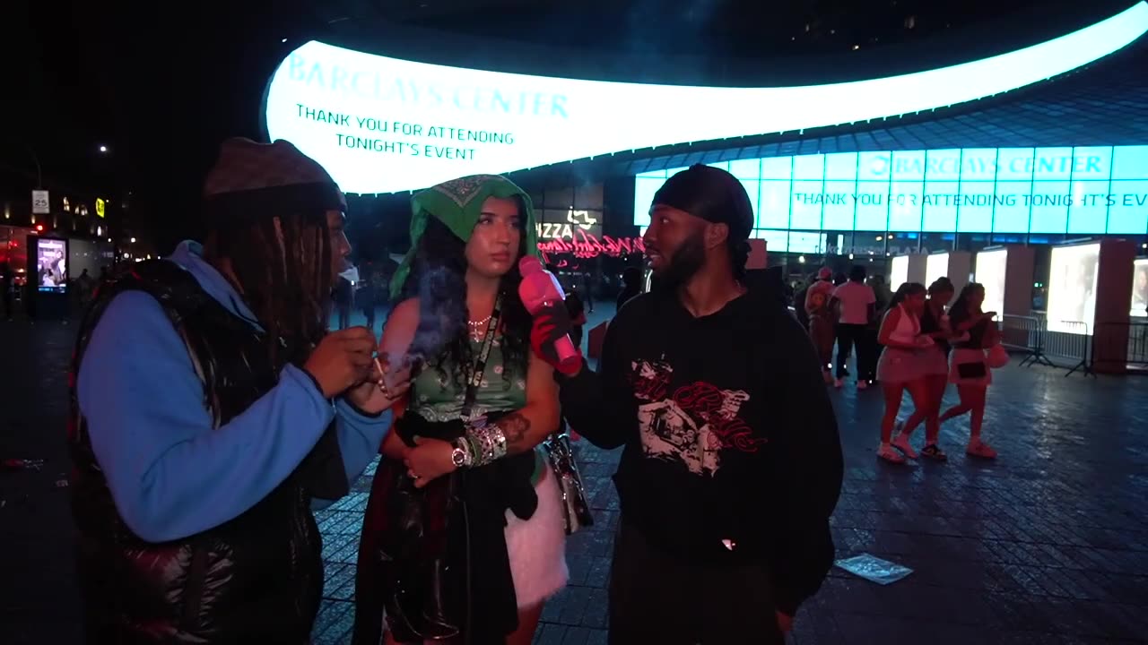 Fart Spray Microphone Prank in Brooklyn!