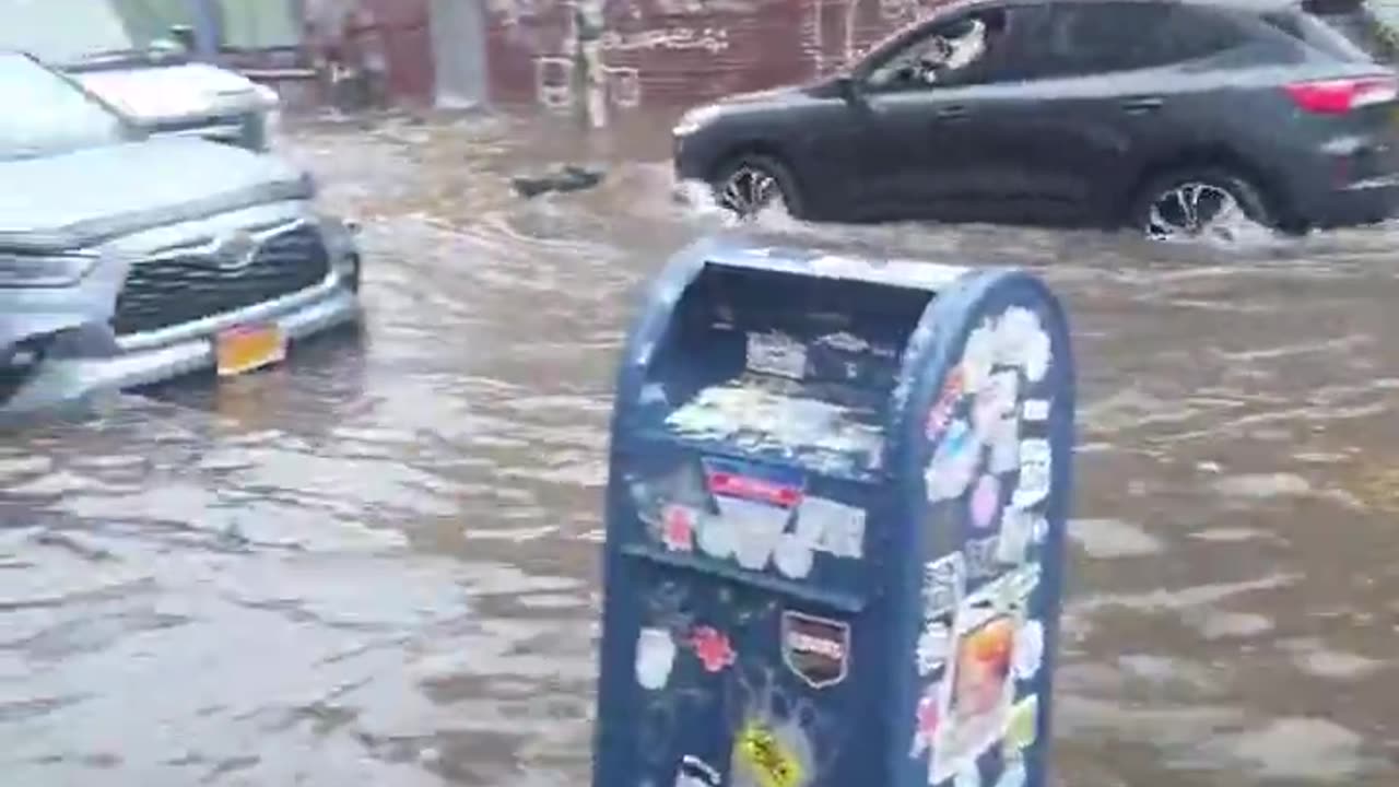 Kaos në New York, dy të vdekur dhe probleme me fluturimet për shkak të rreshjve të dendura