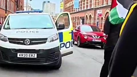 AB talks to terrorists supporters and they run crying to the police 🤣🤣