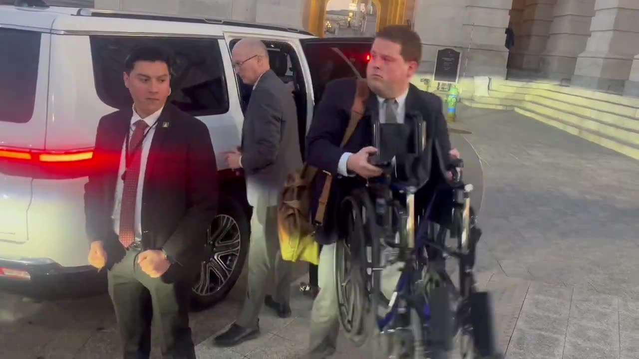 Sen McConnell in a boot and a wheelchair tonight for votes