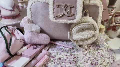 What’s in my Juicy Couture Winter Satchel Bag ❄️❄️❄️