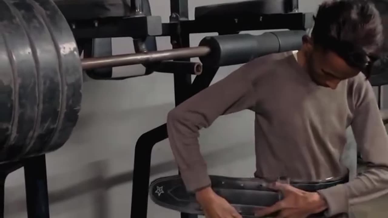 Pakya Pahalvan GETS ROASTED For His GYM BODYBUILDING Fail! #bunny #bunnycomedy #standupcomedy #funny