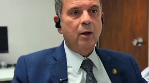 PL partido da luz. PT partido das trevas. 😜