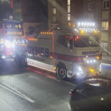 Recovery track attends to a damaged bus in east London