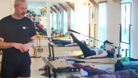 Reformer Training Double Leg Circles