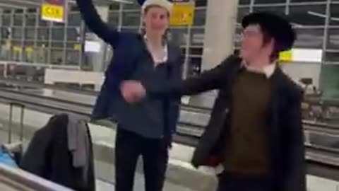 Dancing israelis celebrate Bondi beach