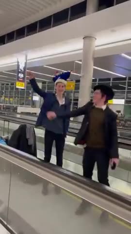 Dancing israelis celebrate Bondi beach