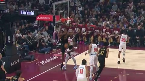 NBA - Garland with the NO-LOOK to Mobley for 2! NYK-CLE