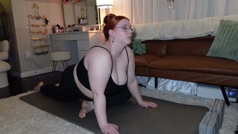 FAT girl with big boobie make yoga 2