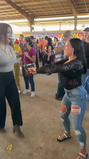 Tiny Spinner with nice ass 😻💃👯‍♀️