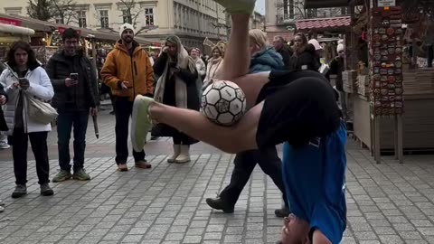 He surprised people at the Christmas fair in Krakow