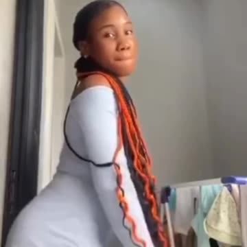 Slim thick twerking juicy ass.