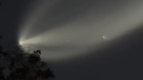 Alyssa Milano's Husband Took This Video of a... "Hmmmm"??? UFO In California?