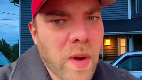 Waiter Goes on Explicit Rant Over TikToker Trying to Make Him Jump Through Hoops for a Tip