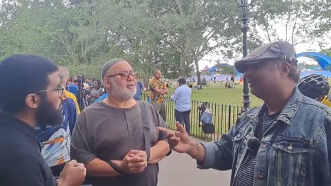 Speakers Corner - Uncle Sam talks to a Muslim about Woman in Islam but gets Inte