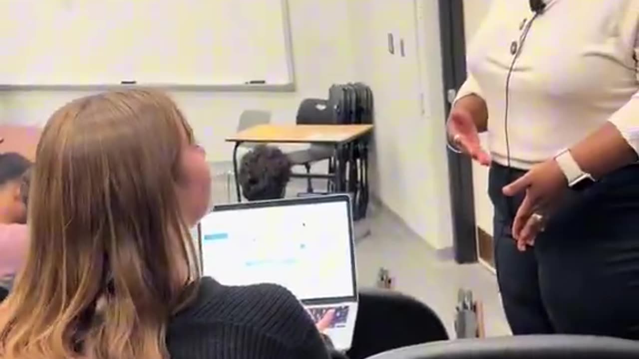 Professor tells student to "get the f—k out" of her class for using AI to create flashcards