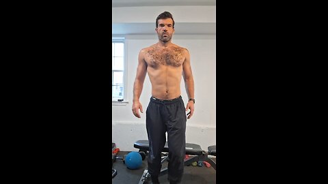 Knee Raises are great for hip flexors, core and cardio! Try em out sometime! #core #coreworkout