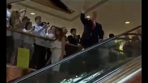 🟢 The Iconic Golden Escalator Ride 2015 -- Historic Win!