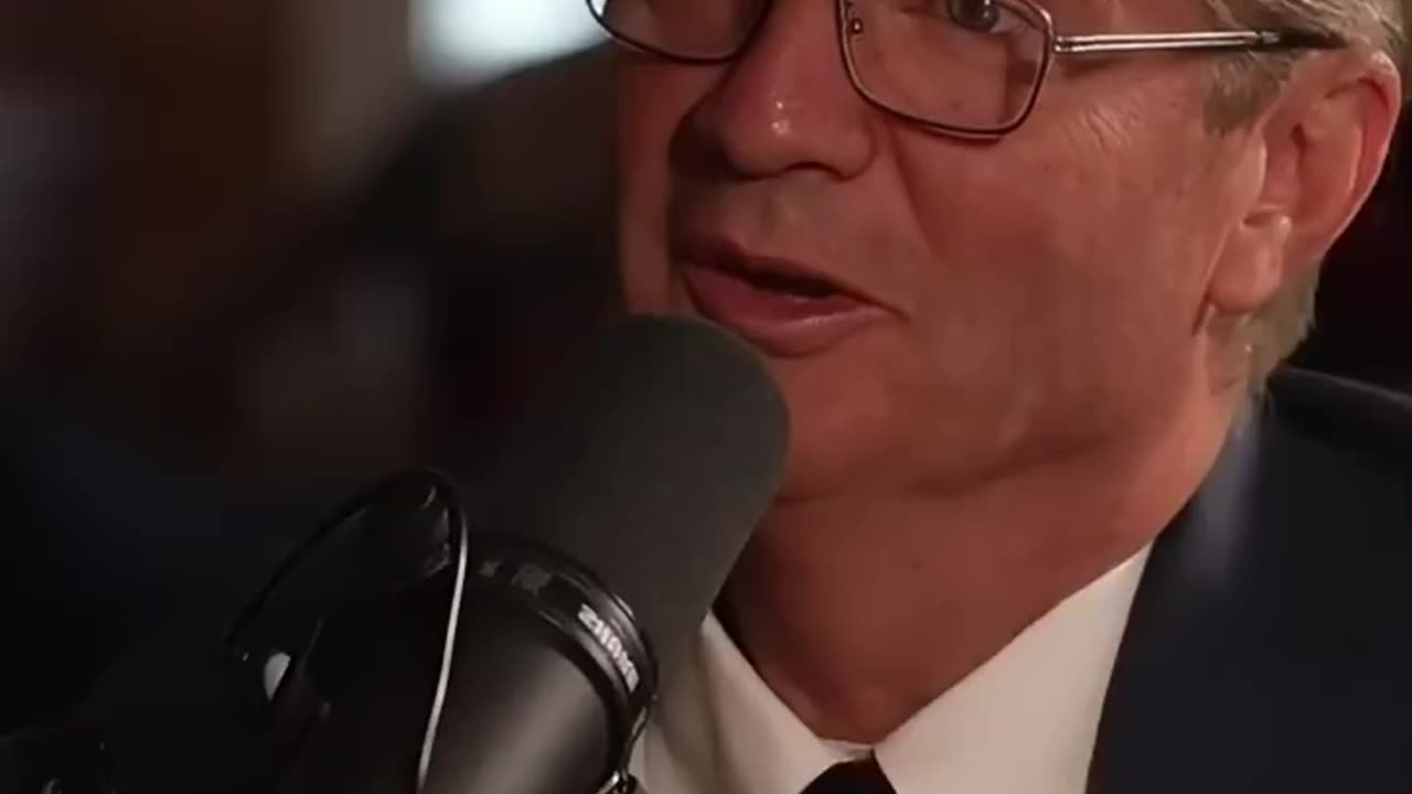 Tucker Carson says he personally know US Congress reps are engaging in orgies