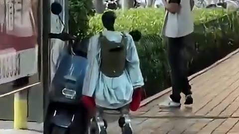 Что делать, если встретите такого робота на улице_